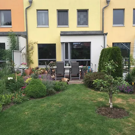 Reihenhaus Inmitten Der Stadt *